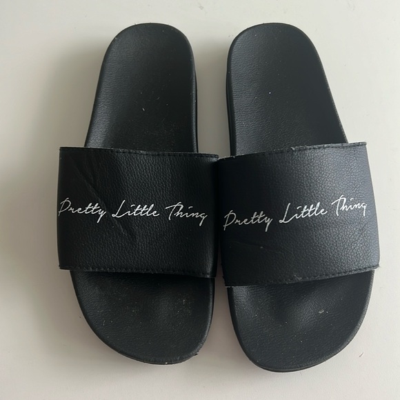 PRETTYLITTLETHING Black Slogan Sliders - Picture 1 of 2